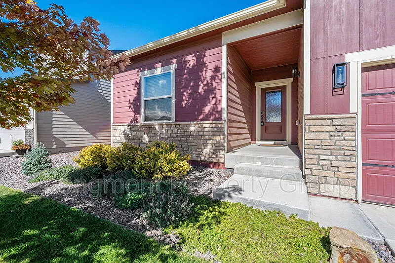 3 bed, 2.0 bath, 1965 sqft, $3,100 — Photo 3