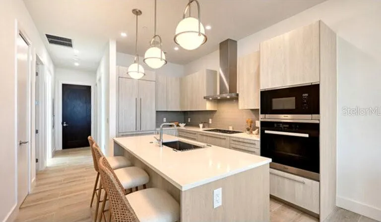 33 S Palm Ave #904 — Photo 5