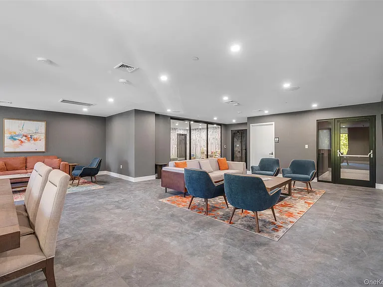108 Middle Neck Rd #4G — Photo 6