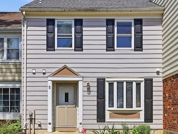 3rd image of 5 Gallorette Ct