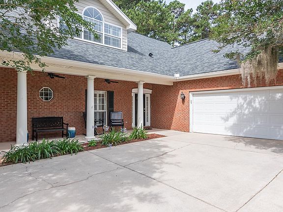 2nd image of 912 Park View Dr