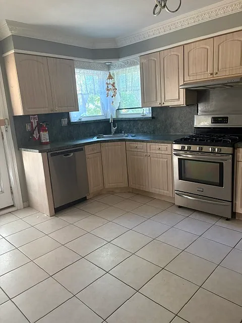 3 bed, 2000 sqft, $3,400 — Photo 3