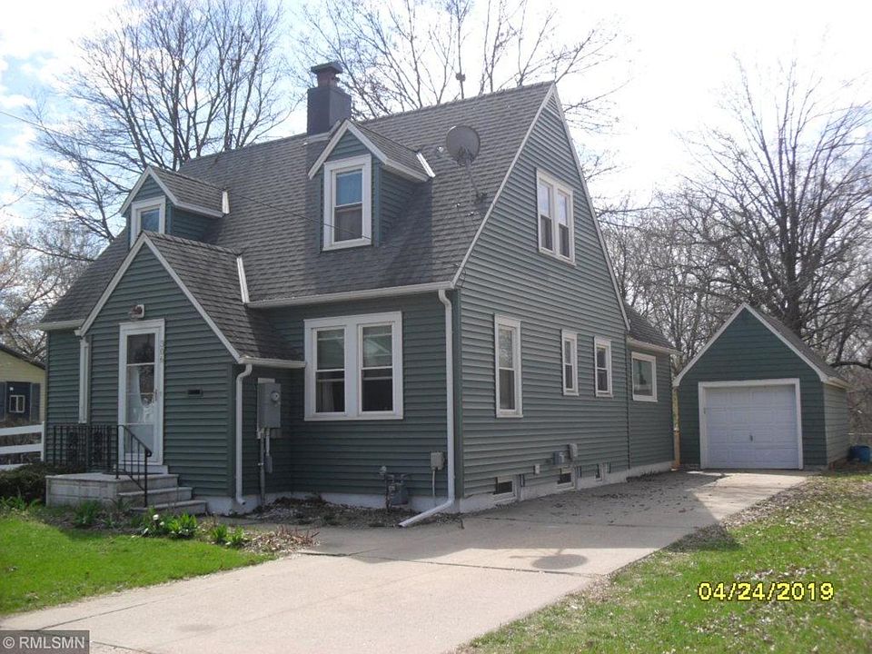 2nd image of 306 12th St SE