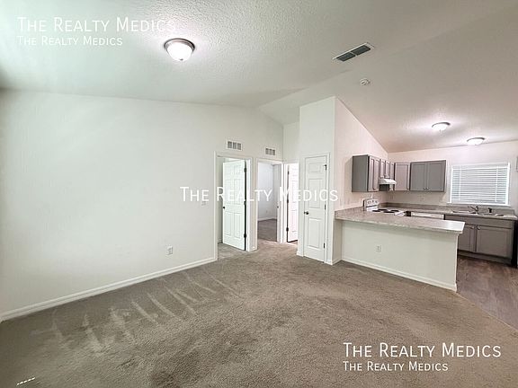 3rd image of 15790 SW 28th Avenue Rd