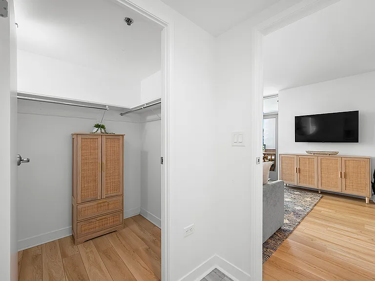 425 W Beech St #601 — Photo 31