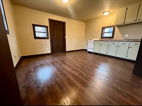 Living room/ kitchen area