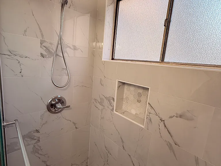 Beverly Rossmore Apartments — Photo 9