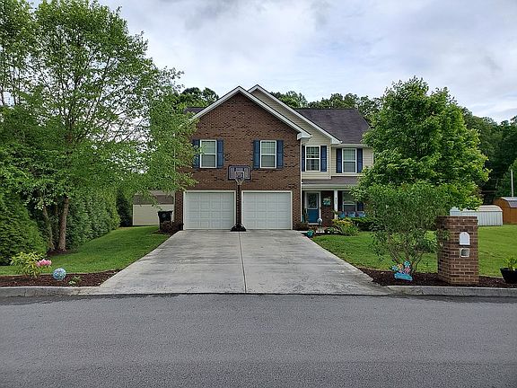 2nd image of 207 Pembrooke Cir