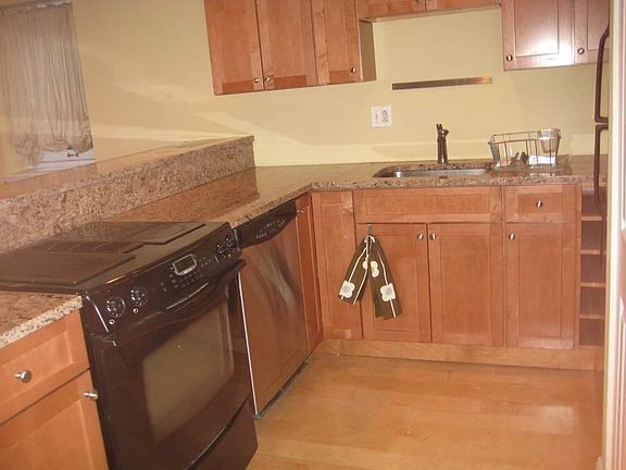 2nd image of 1901 Green St Unit 7
