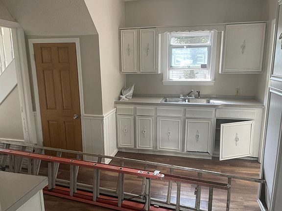 3rd image of 1272 Pondview Ave