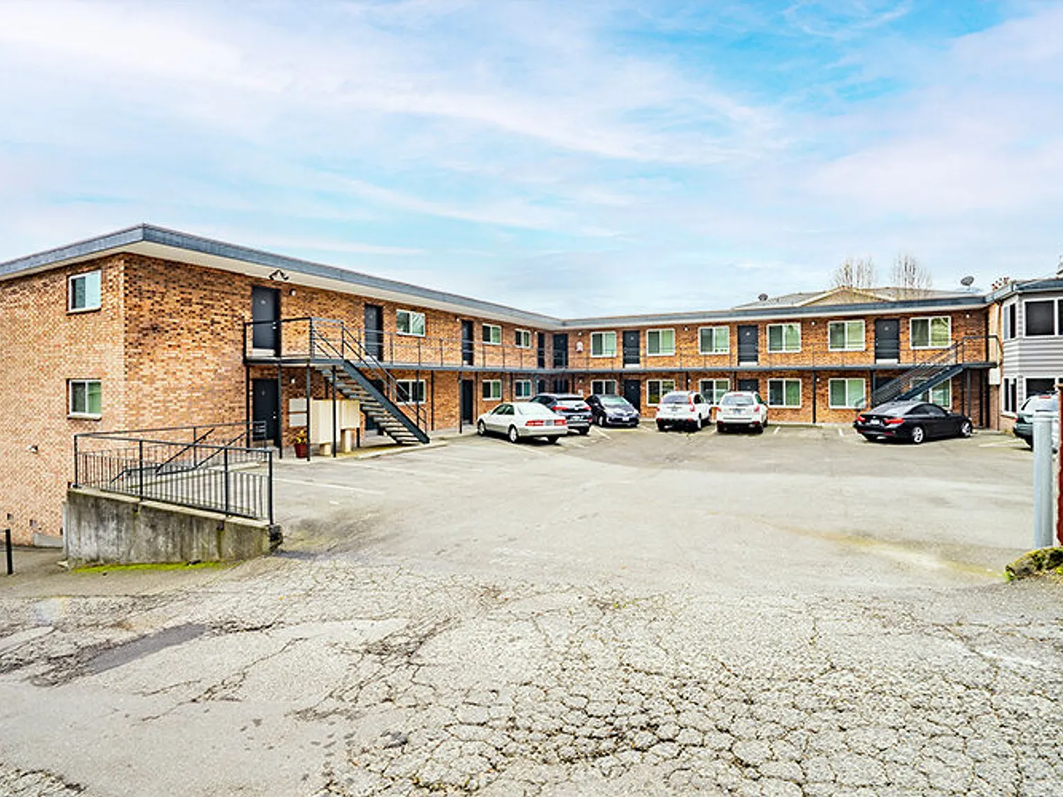 Dolores Manor Apartments — Photo 4