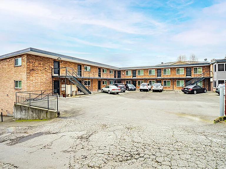 Dolores Manor Apartments — Photo 4