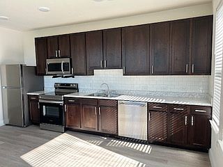 4th image of 2100 Memorial Dr #1B-1Ba