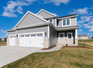 4 Stoney Ct, Bloomington, IL