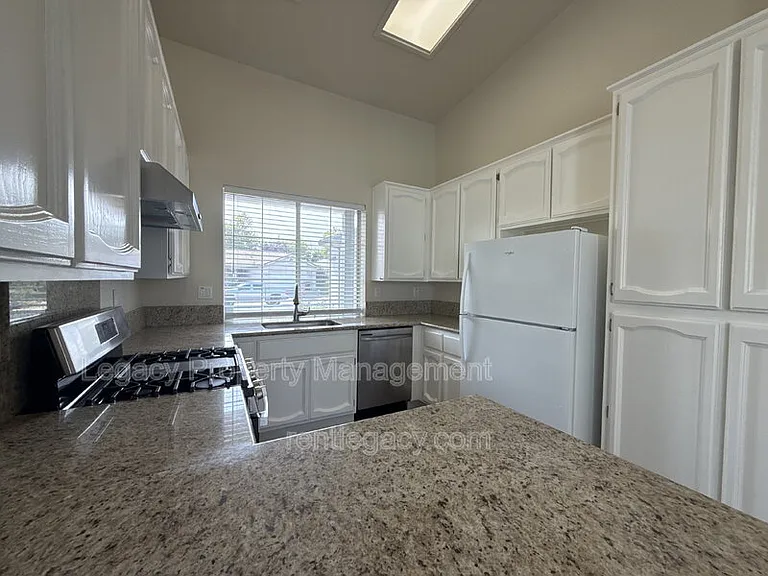 403 Munden Ct — Photo 6