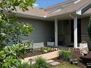 2192 Grimm Rd, Chaska, MN 55318