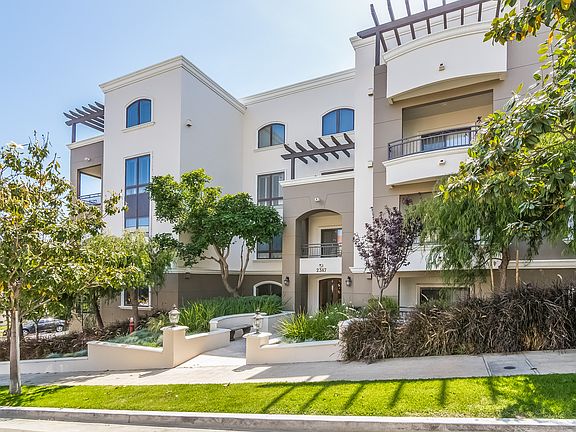 4th image of 2347 Fox Hills Dr APT 304