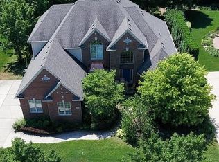 14270 Oakwood Dr, Shelby Township, MI 48315