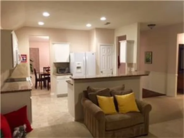 2934 Standing Springs Ln, Dickinson, TX 77539