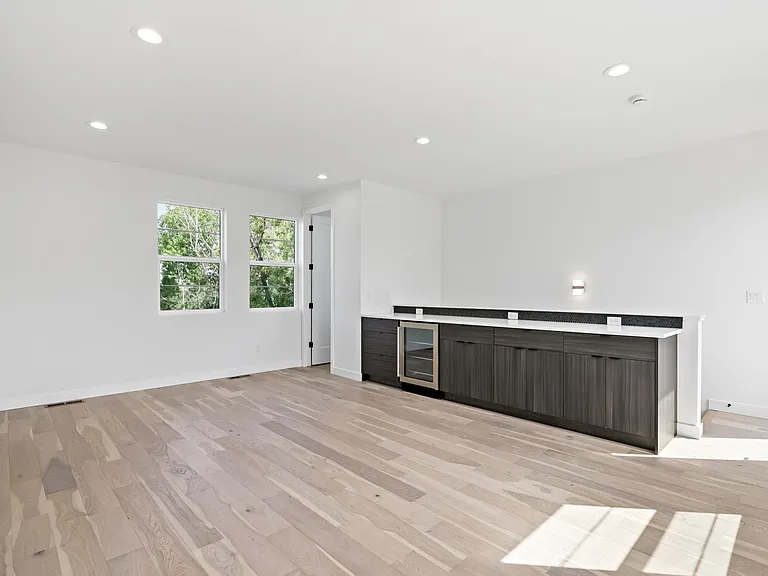 1417 Benton St — Photo 30