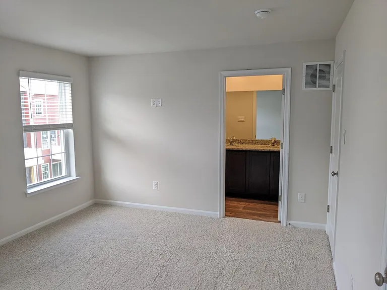 2005 Pomona Way — Photo 30