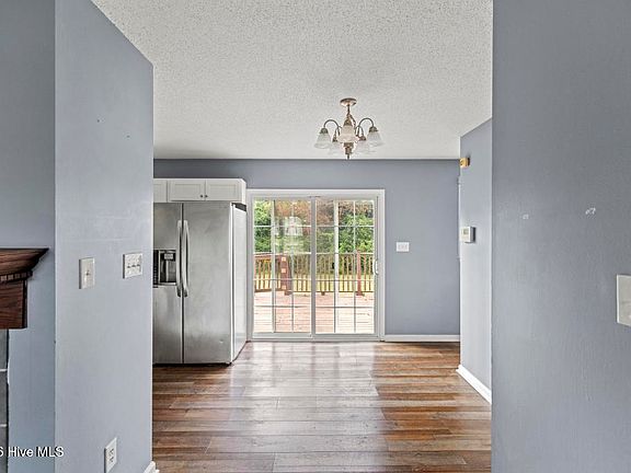5th image of 100 Goldie Ln