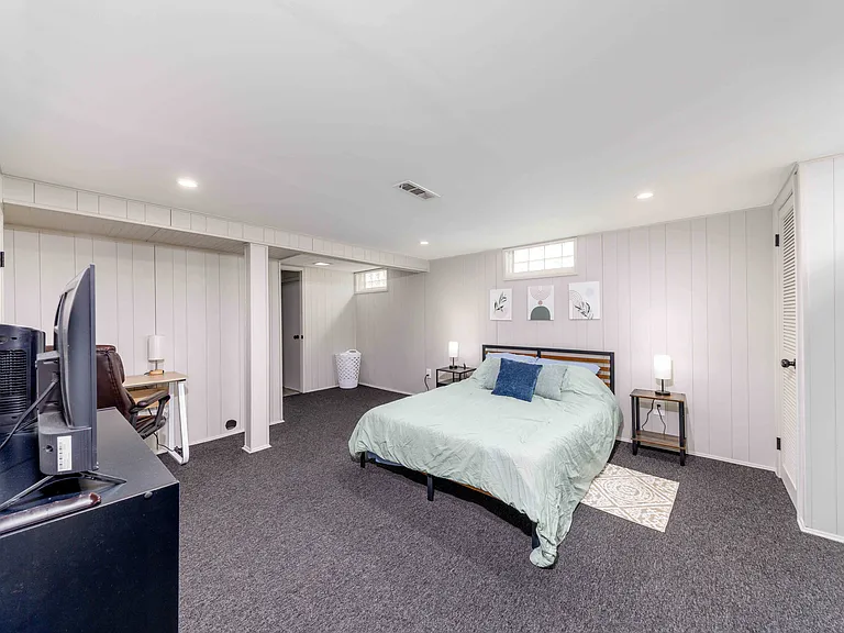 2099 E Maple Rd #11 — Photo 9