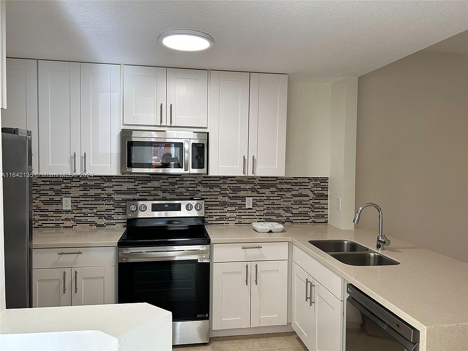 1st image of 4918 Spinnaker Dr