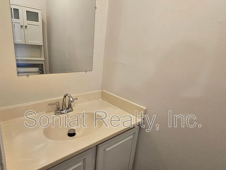 2131 Carondelet St #3 — Photo 7