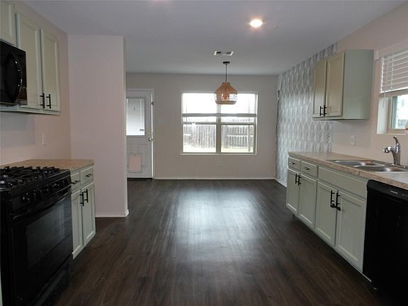 3rd image of 4307 Cedar Elm St