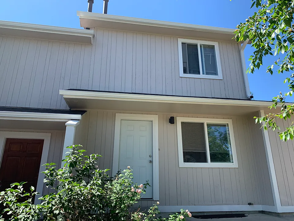 725 W Cannon Pl