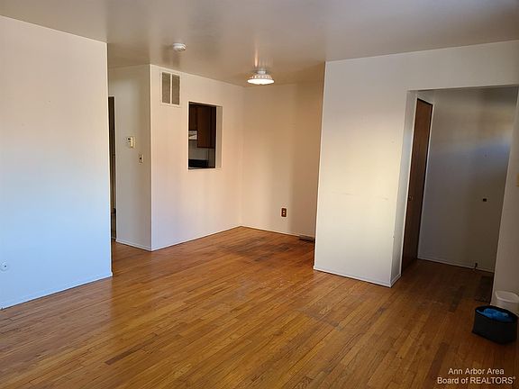 3rd image of 3102 Wolverine Dr