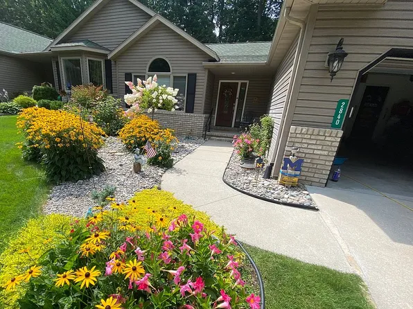 2840 S Townline Rd, Houghton Lake, MI 48629