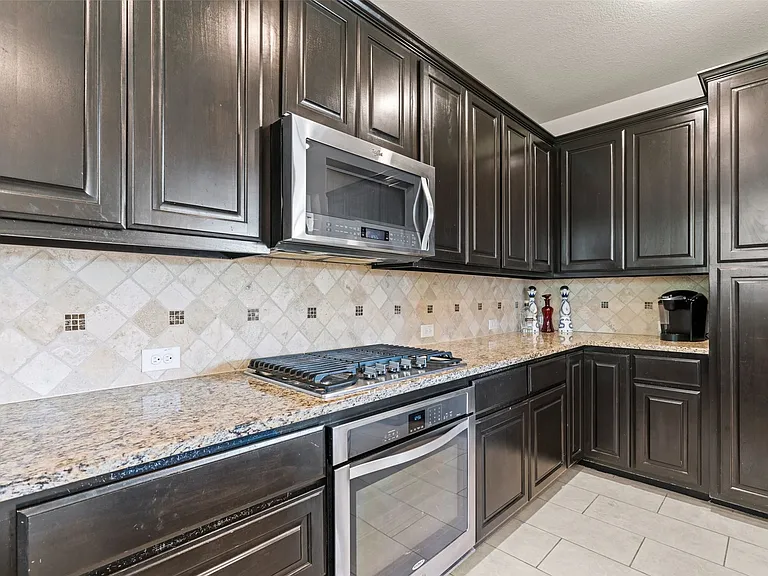 406 Foch St — Photo 16