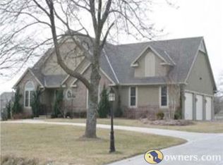 8582 Cedar Niles Rd, Lenexa, KS 66227