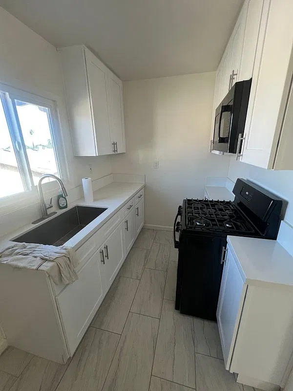 4 bed, 2.0 bath, 2000 sqft, $4,000 — Photo 3