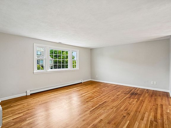 3rd image of 7 Nirvana Dr