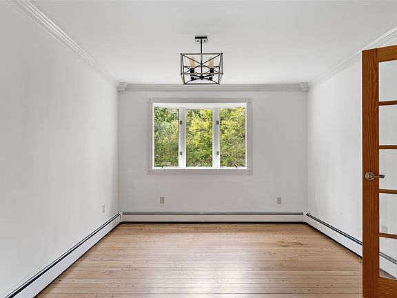 5th image of 416 Crescent Ln