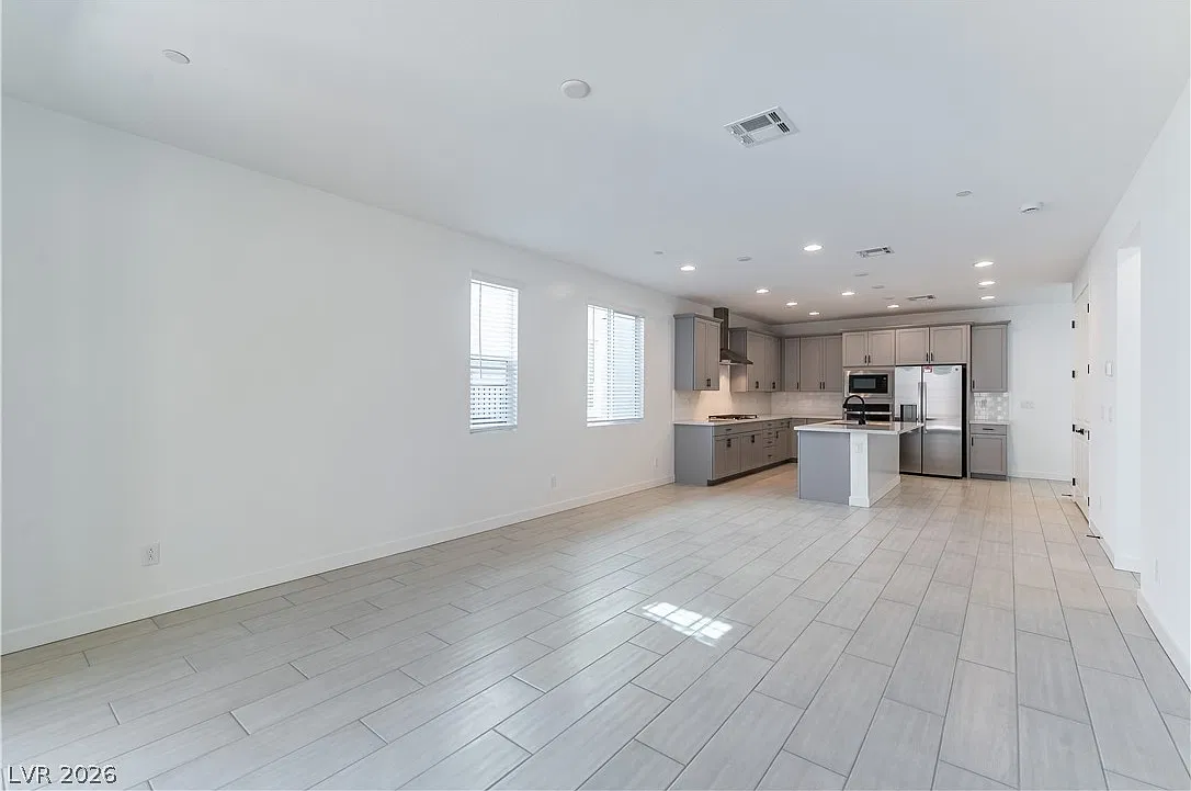 3 bed, 2.5 bath, 2497 sqft, $3,000 — Photo 3