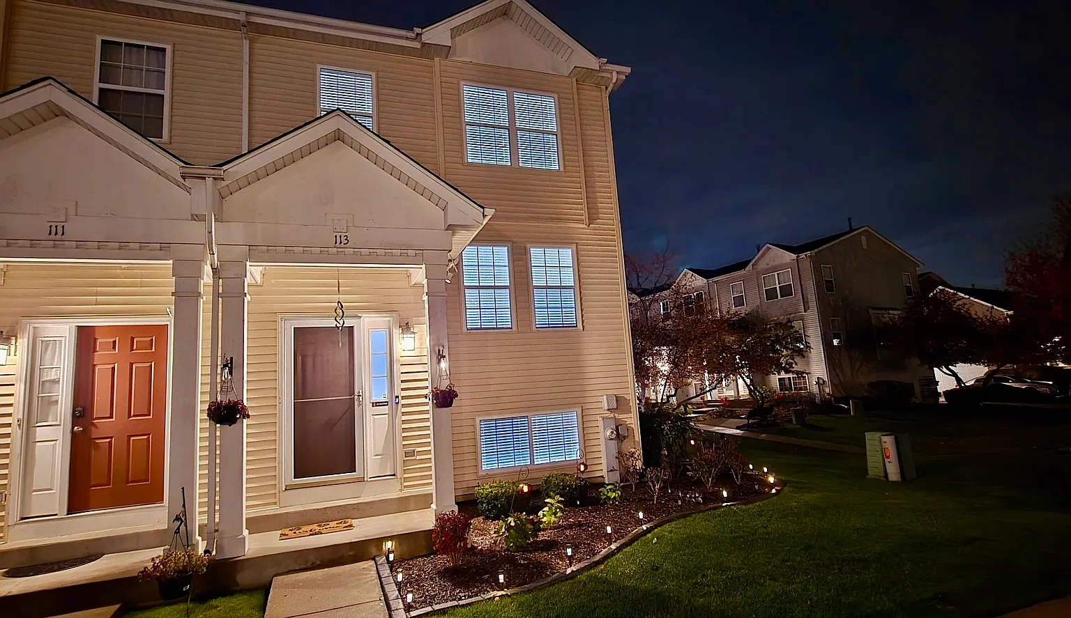 2 bed, 2.5 bath, 1472 sqft, $2,500 — Photo 2