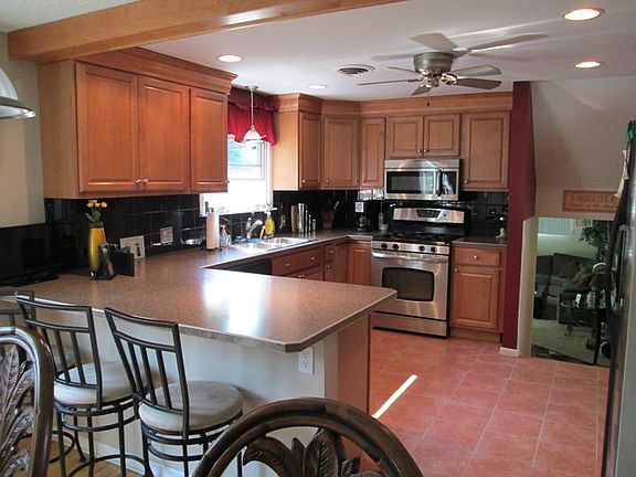 5th image of 337 Sherbrooke Ave