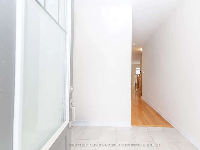 55 Rowlock St — Photo 4