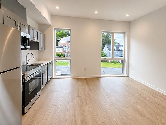 2nd image of 2425 20th St NE #9