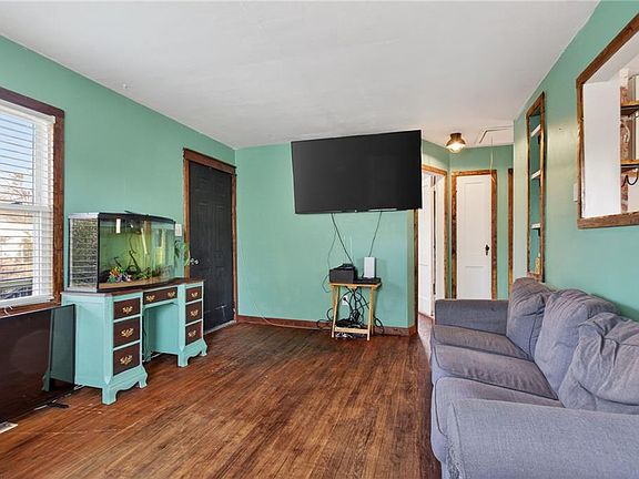 5th image of 135 Roland Dr