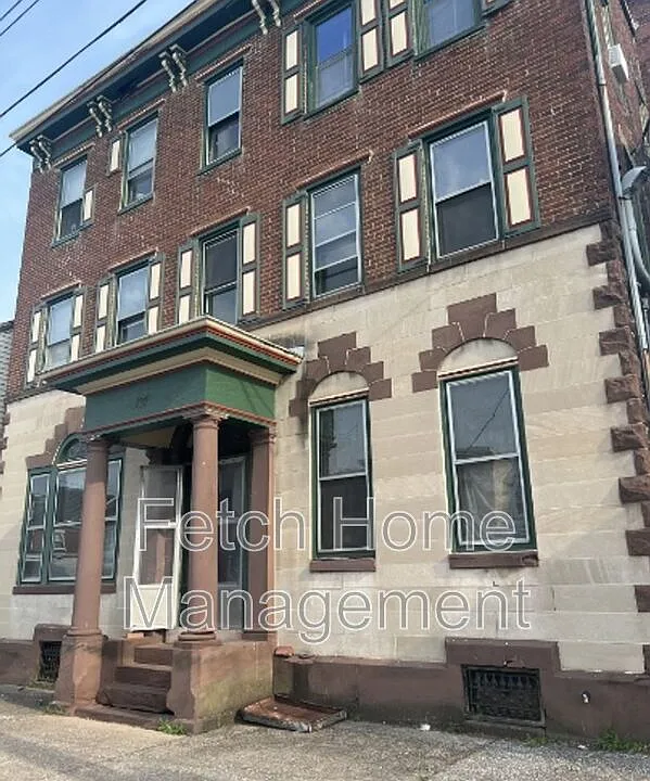107-109 E Main St #3