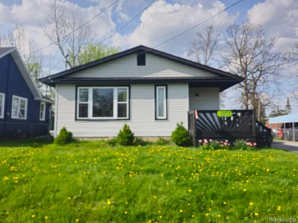 1353 E Decamp St, Burton, MI 48529