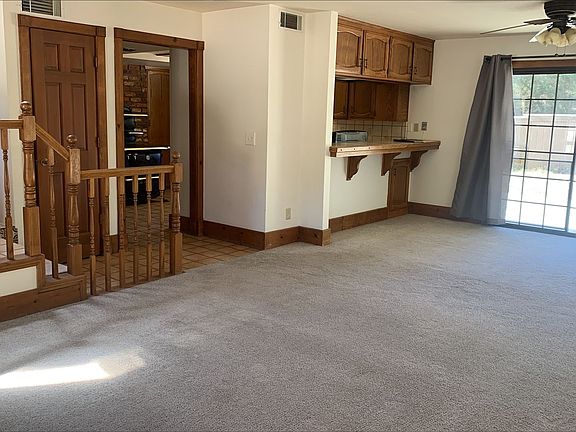 3rd image of 5892 Parkhill Rd