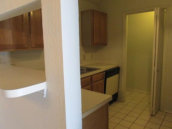 4th image of 412 Juniper Dr