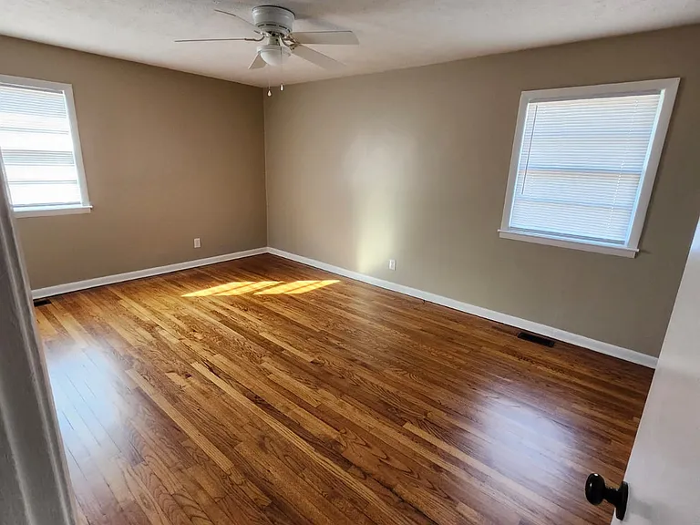 6147 Wynnwood Dr — Photo 2