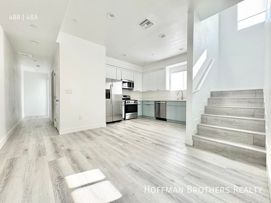 1st image of 607 1/2 W 41st St